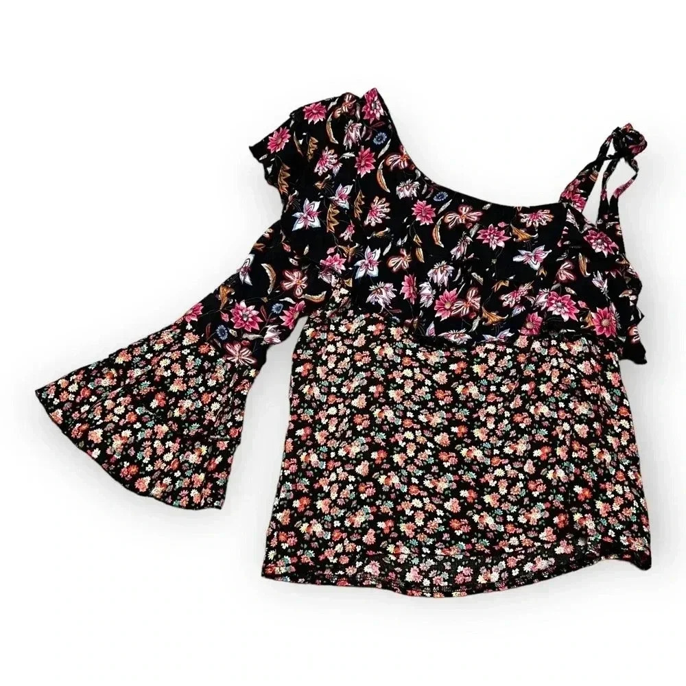 Solitaire By Ravi Khosla Romwne Black Floral Top Sz M Boho Vacation Bell Sleeve